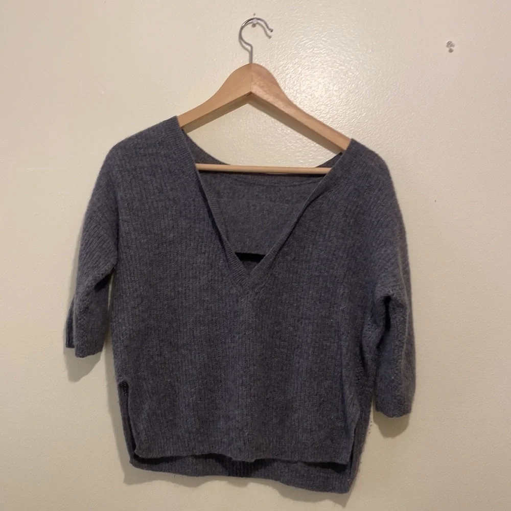 Christopher Fisher gray cashmere sweater top. Size Xs
